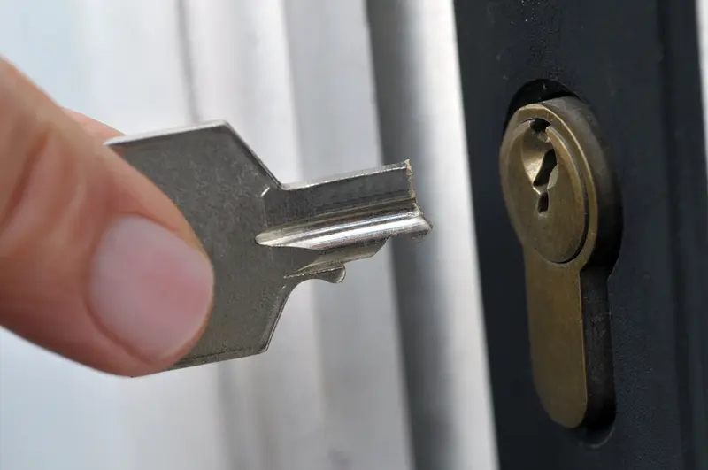 Key Snapped in the Lock? How to Safely Extract the Broken Fragment (DIY and Warnings) - Prime Locksmith blog